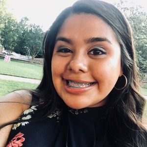 Meet your Posher, Alexia